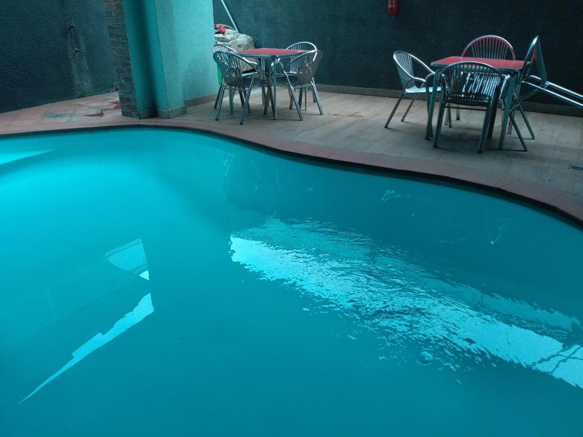 Joshesther Olive Hotel Ikeja Exterior foto