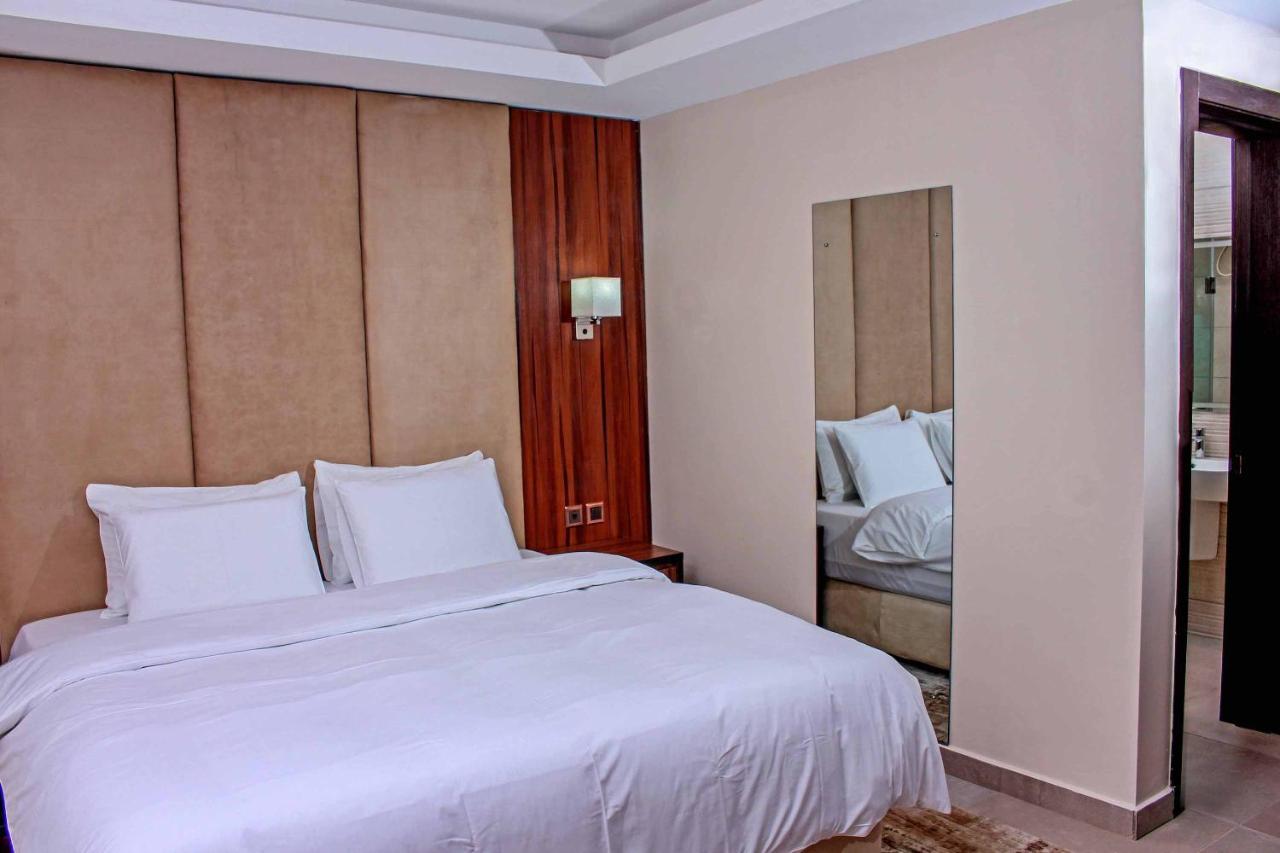 Joshesther Olive Hotel Ikeja Exterior foto